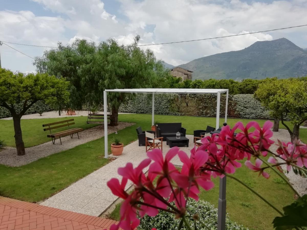 Il Giardino Delle Zagare Bed & Breakfast ฟอนดี ภายนอก รูปภาพ
