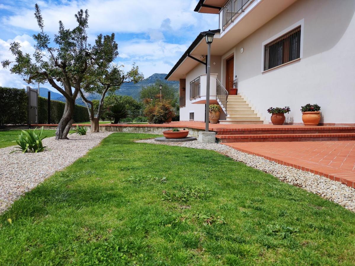 Il Giardino Delle Zagare Bed & Breakfast ฟอนดี ภายนอก รูปภาพ