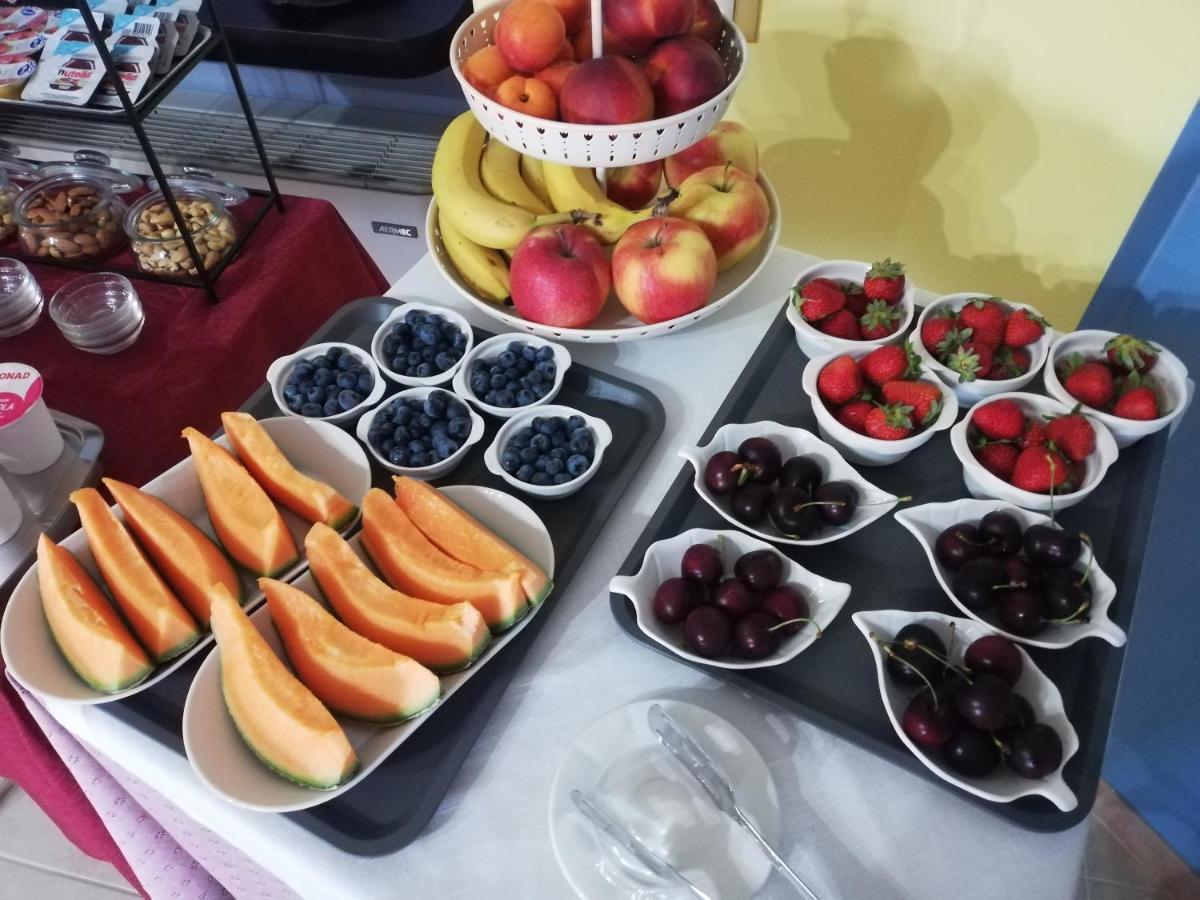 Il Giardino Delle Zagare Bed & Breakfast ฟอนดี ภายนอก รูปภาพ
